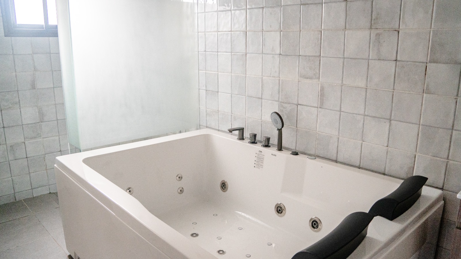 RESIDENCE HAUT STANDING 7 PIECES PISCINE PRIVEE